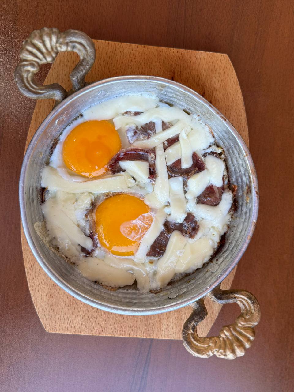 Kavurmalı Kaşarlı Yumurta