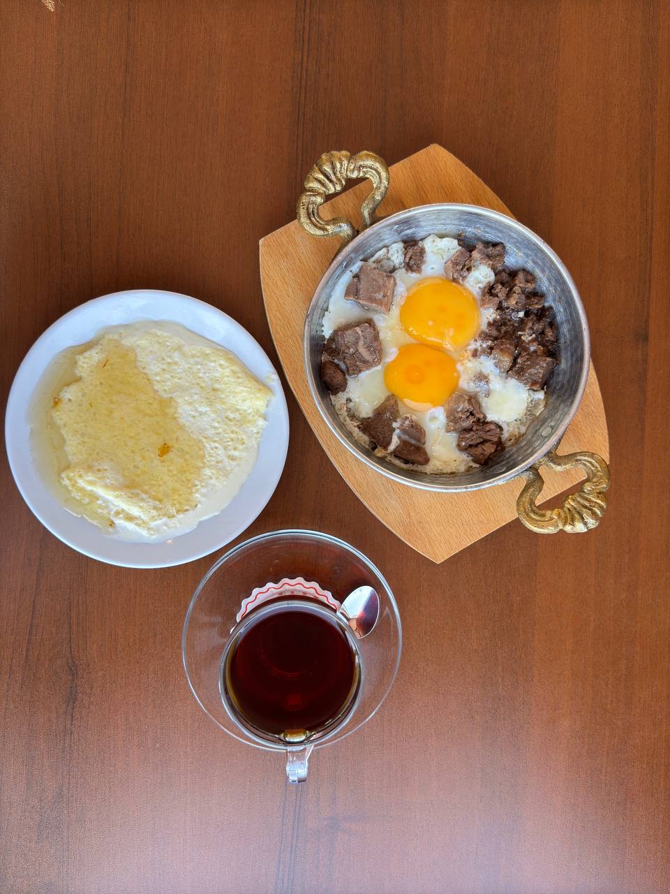 Kaymak Bal Cevizsiz+ Kavurmalı Yumurta+Çay