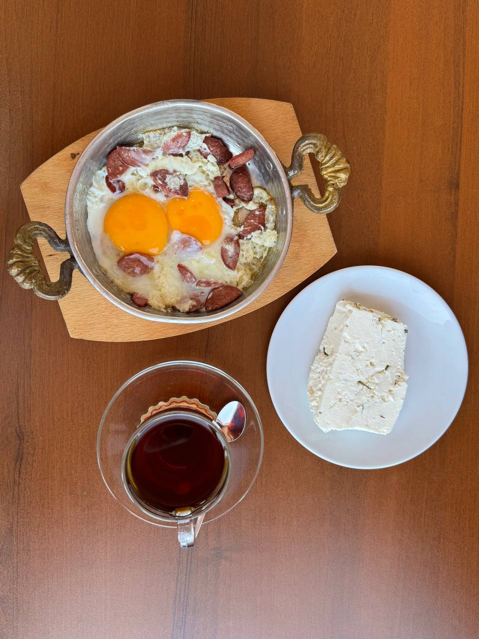 Sucuklu Yumurta + Otlu Peynir+ Çay