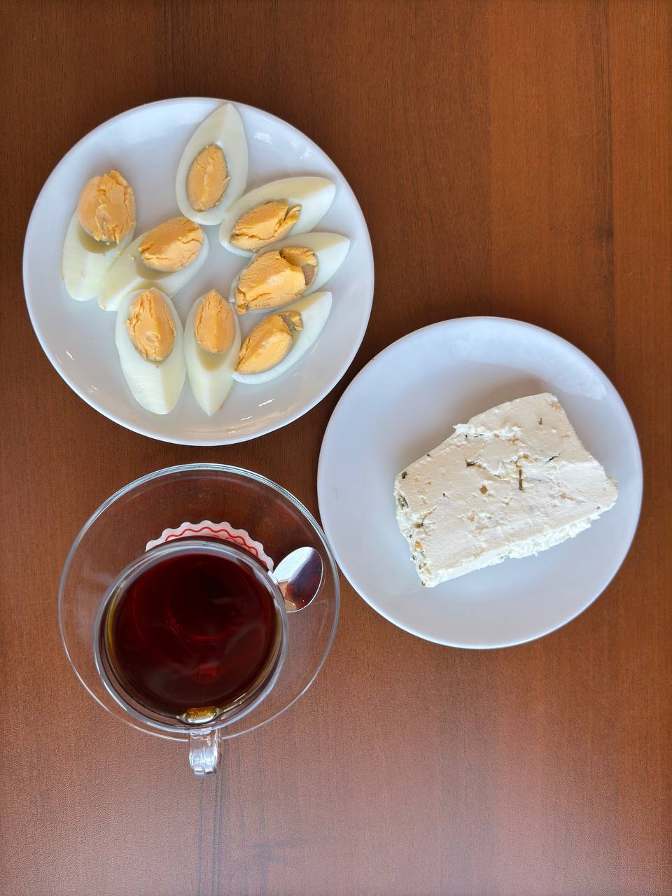 Haşlanmış Yumurta + Otlu Peynir + Çay